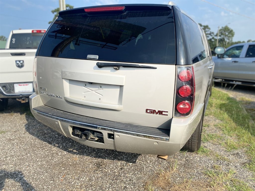 2009 GMC Yukon XL Denali's photo